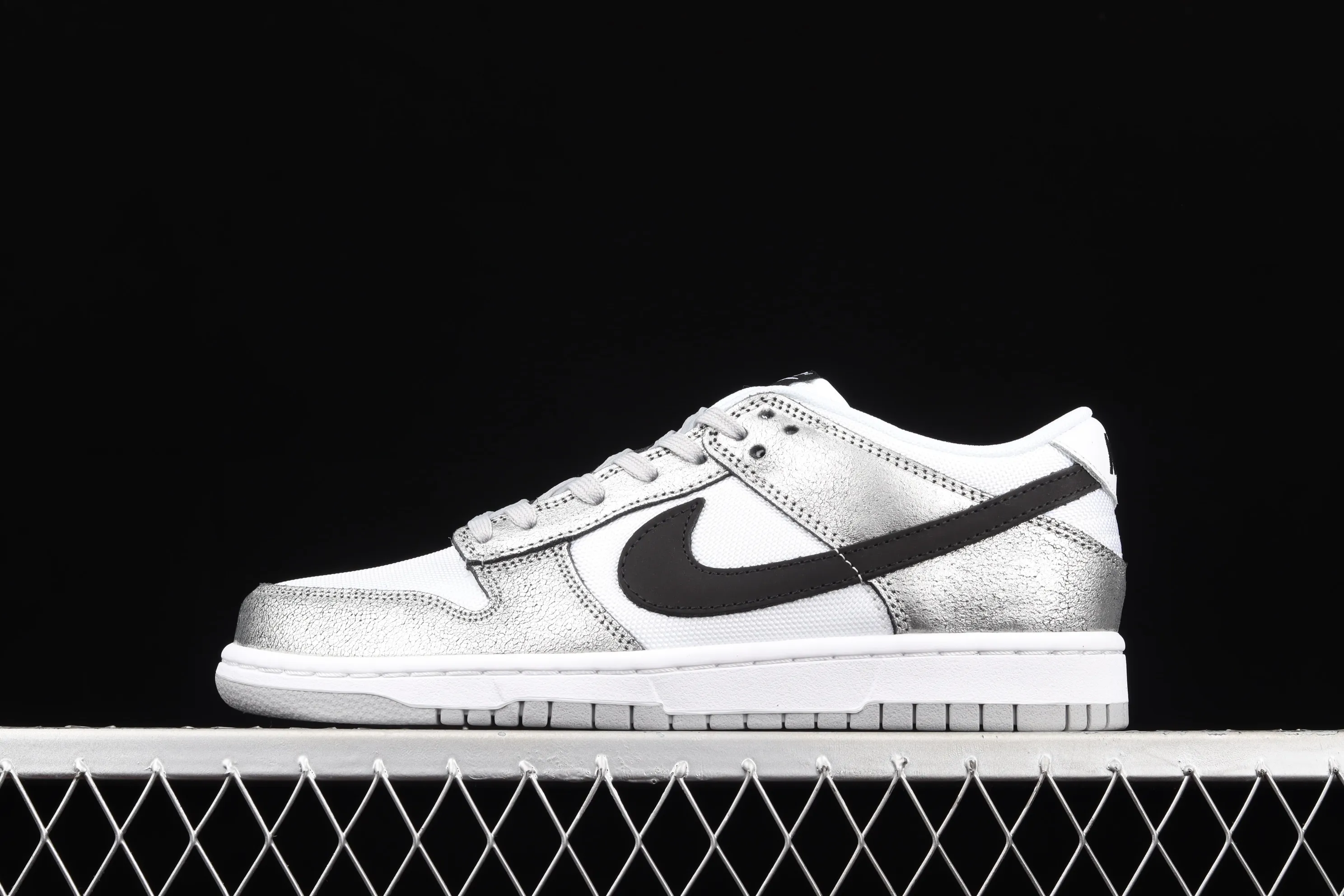 All categories Nk SB Dunk series Nk SB Dunk Low low-top sneakers Nk SB Dunk Low Prm SB smashed backboard fashion casual sneakers DO5882-001